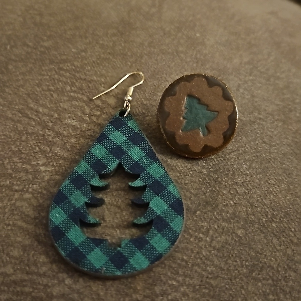 3/$30 Mismatched Christmas Tree Checkered Earrings - Picture 2 of 6